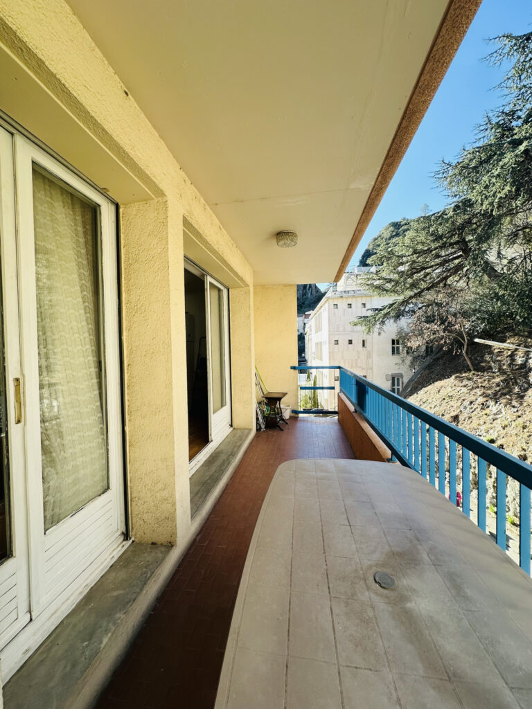 APPARTEMENT F2 – TERRASSE – GARAGE BOX – CAVE – PROCHE DES T – 2 pièces – 1 chambre – 6  – 38.4 m²