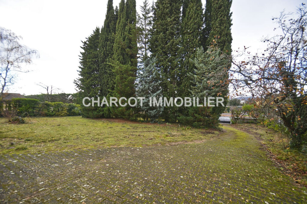 MAISON 8 PIECES de 187 m2 + GARAGE + ANNEXES SUR TERRAIN D’E – 8 pièces – 6 chambres – 6  – 187.11 m²