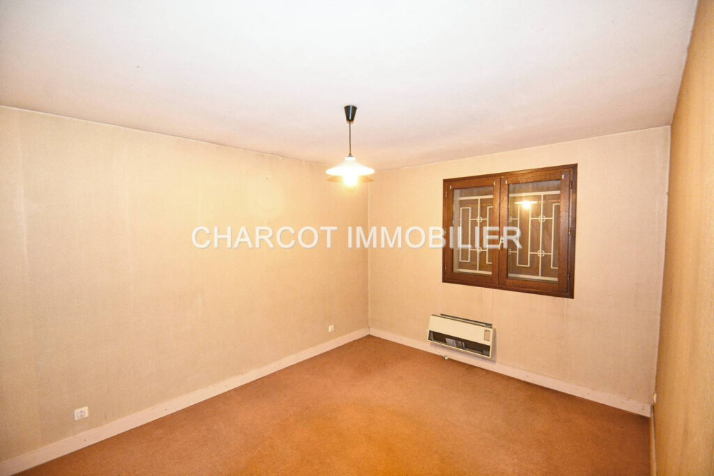 MAISON 8 PIECES de 187 m2 + GARAGE + ANNEXES SUR TERRAIN D’E – 8 pièces – 6 chambres – 6  – 187.11 m²