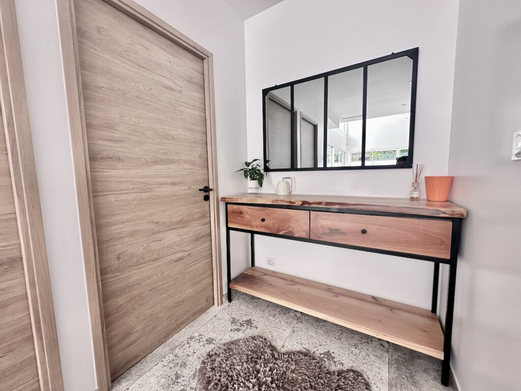 VILLA PRESTATION HAUT DE GAMME DANS LES HAUTEURS DE SALAISE  – 6 pièces – 5 chambres – 6  – 165 m²