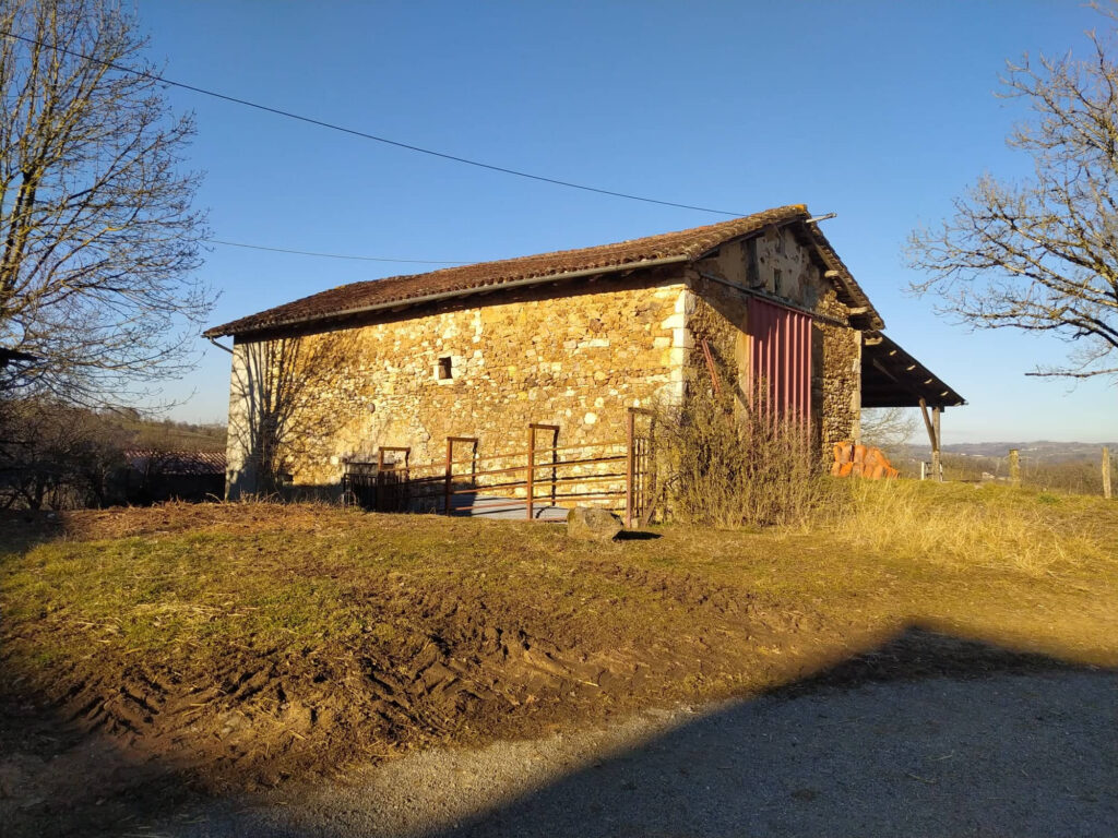 Grange à restaurer sur SANT SANTIN DE MAURS – 1 pièce – 1 chambre – 6  – 110 m²