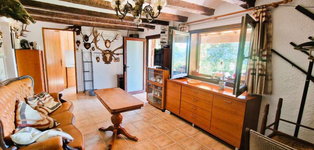 COUSTOUGES – MAISON DE PLAIN-PIED AVEC DEPENDANCE  – 4 pièces – 3 chambres – 6  – 75 m²