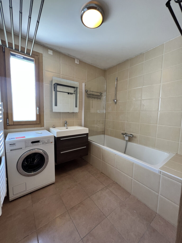 Récent Standing, Triangle d’Or, appartement de type 3 avec b – 3 pièces – 2 chambres – NR  – 65.52 m²