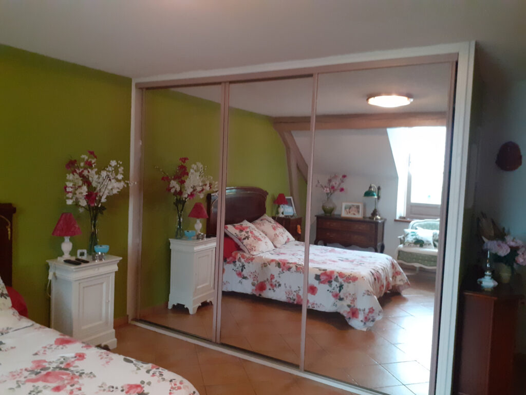 Villa style cottage anglais sise à Bellerive-sur-Allier – 6 pièces – 4 chambres – 6  – 200 m²