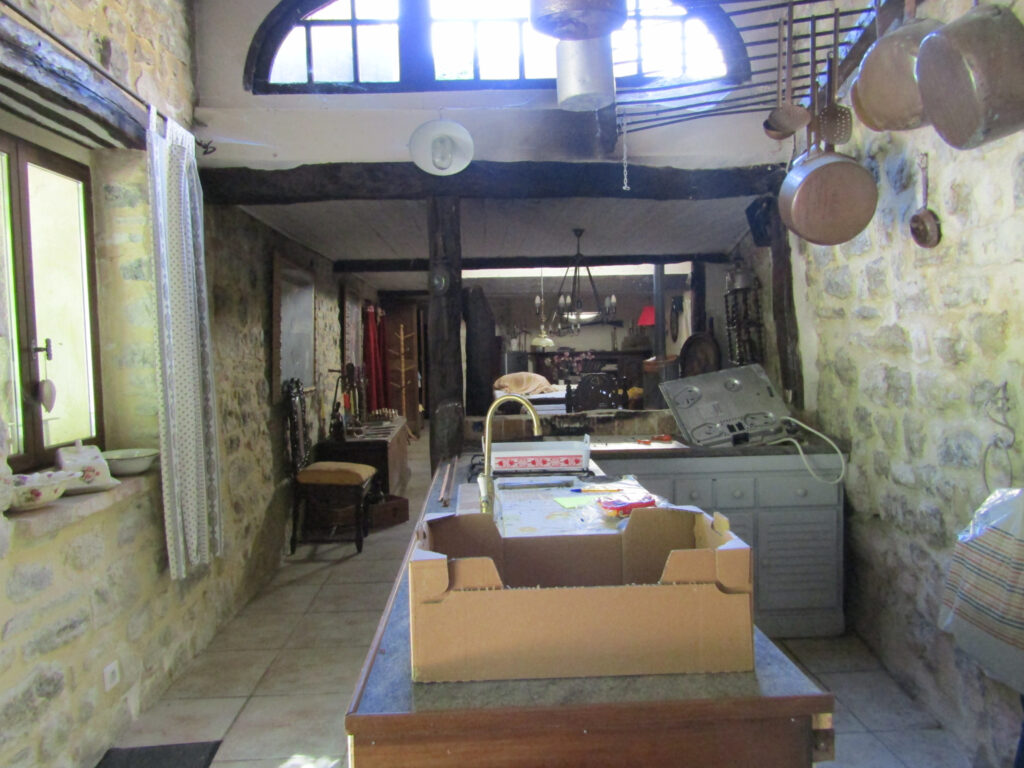 Maison d’hôtes Sainte Jalle 26110 – 12 pièces – 8 chambres – NR  – 330 m²