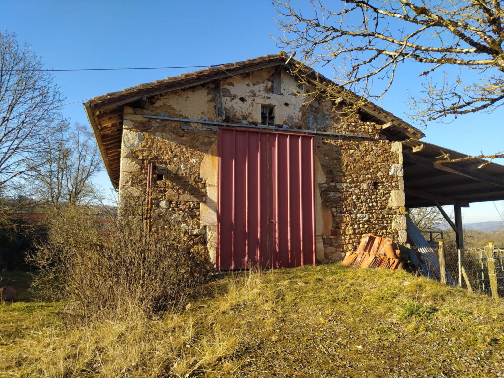 Grange à restaurer sur SANT SANTIN DE MAURS – 1 pièce – 1 chambre – 6  – 110 m²