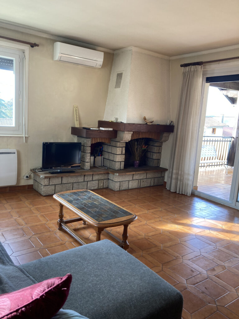 VILLA AVEC DEUX GARAGES  SUR SALAISE / SANNE  – 7 pièces – 3 chambres – 6  – 120 m²