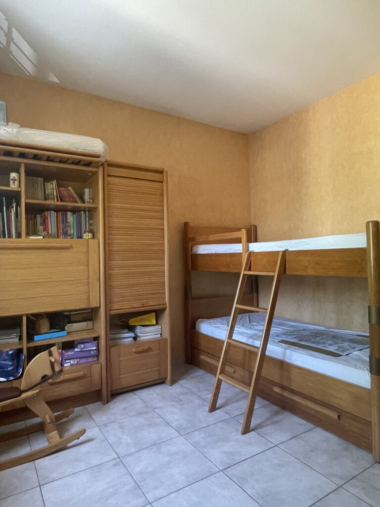 AVIGNON DEUX MAISONS SUR GRAND TERRAIN AVEC PISCINE – RENTAB – 14 pièces – 7 chambres – 4  – 415 m²