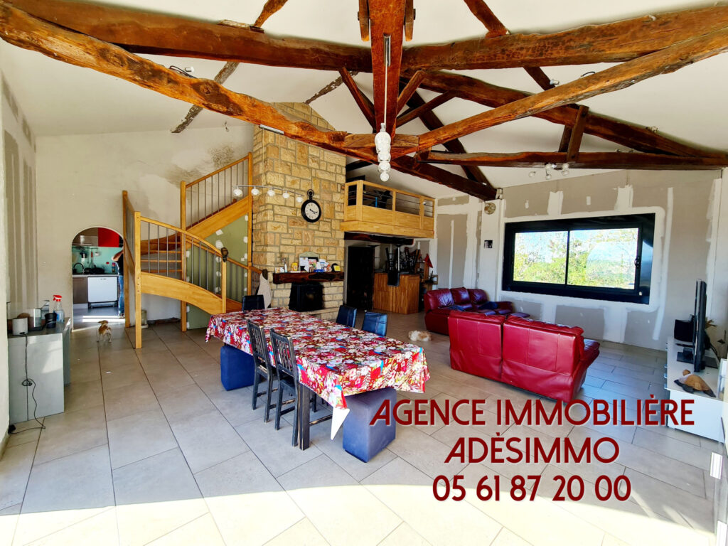 Propriété perchée sur les coteaux comprenant deux bâtiments  – 9 pièces – 6 chambres – 6  – 272 m²