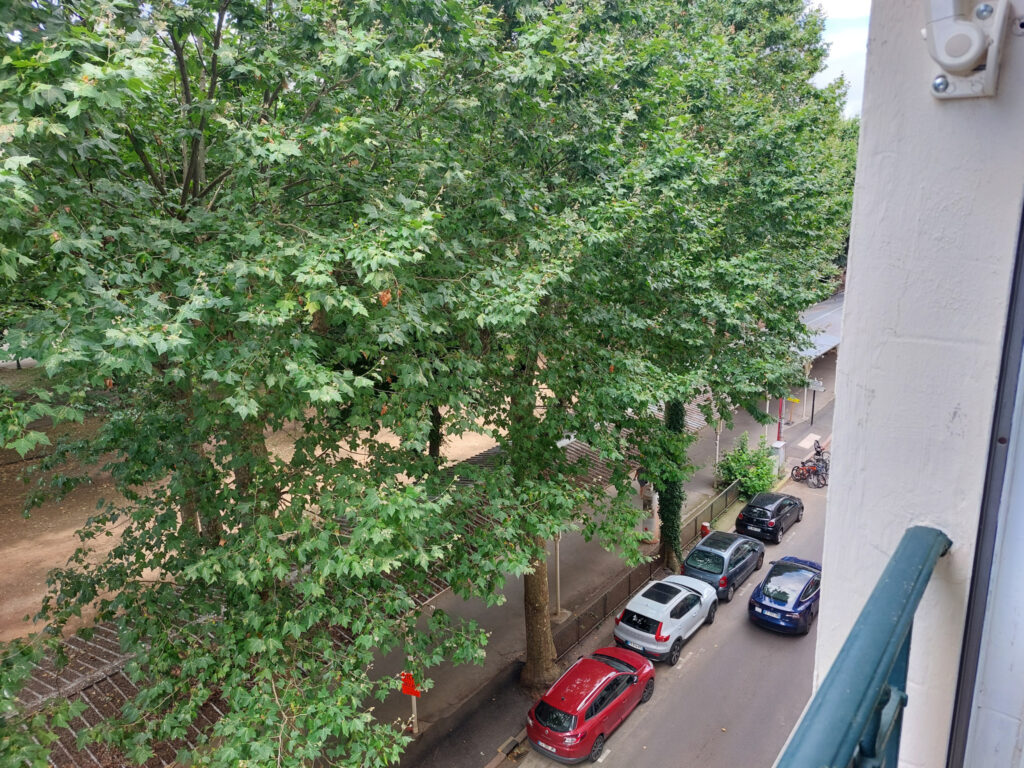 Location dans immeuble de standing à Vichy face à l’opéra. – 4 pièces – 3 chambres – 140 m²