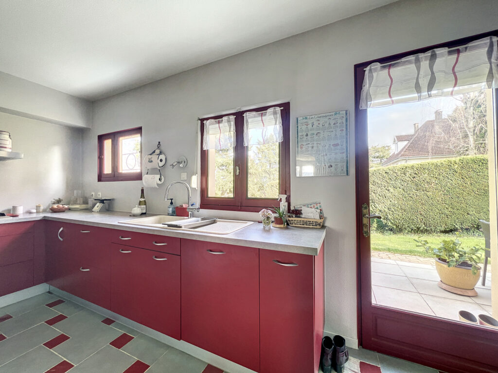 Maison 146 m2 – 4 chambres – 2 garages – terrain 3254 m2  – 6 pièces – 4 chambres – 2  – 146.16 m²