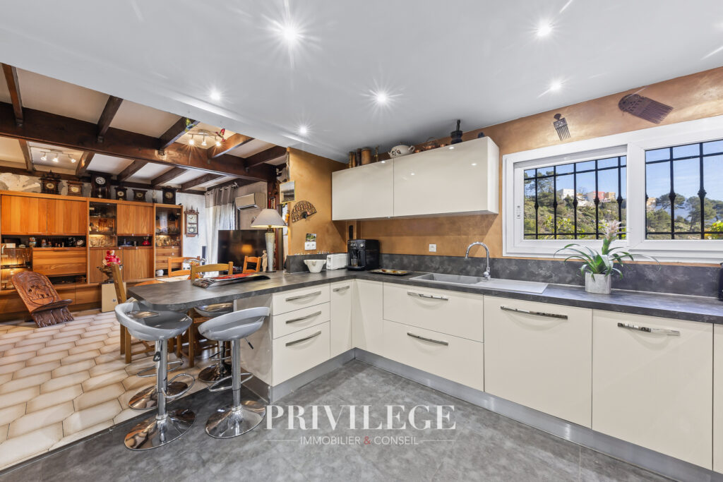  NICE LA TRINITE QUARTIER LA PLANA CHARMANTE MAISON MITOYENN – 5 pièces – 4 chambres – 8  – 135.26 m²