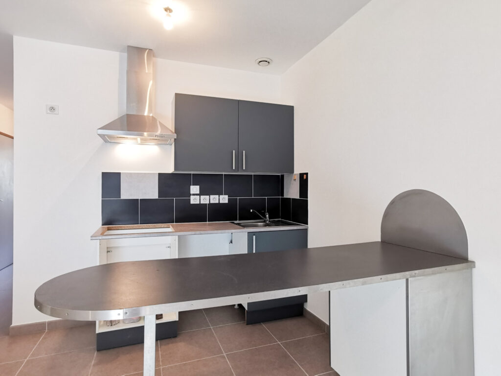 Appartement de 74m2 environ avec terrasse – 4 pièces – 3 chambres – NR  – 73.9 m²