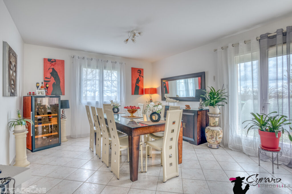 ENSEMBLE DE DEUX MAISONS DE PLAIN PIED – DÉPENDANCES ET PISC – 7 pièces – 4 chambres – 8  – 170 m²