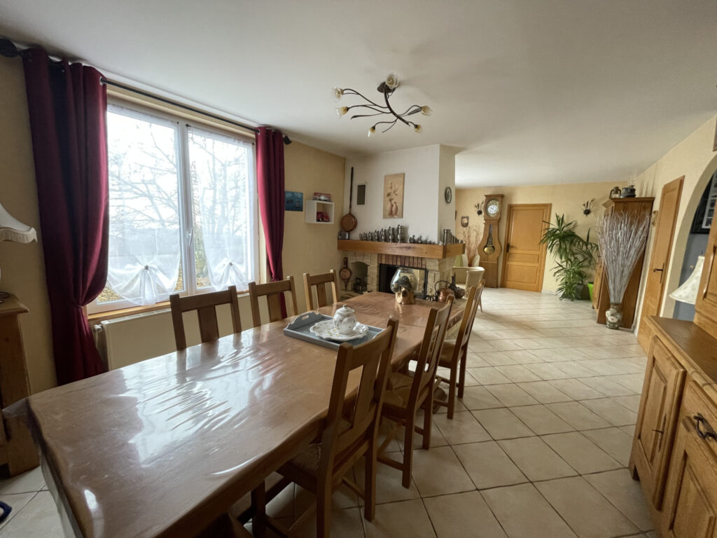 Maison individuelle accompagnée d’un logement indépendant et – 8 pièces – 4 chambres – 4  – 166 m²