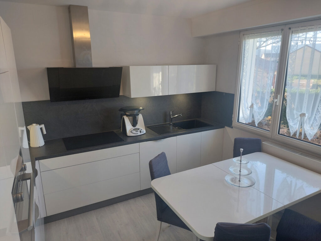 Quartier résidentiel sortie Vichy – 8 pièces – 4 chambres – 6  – 200 m²