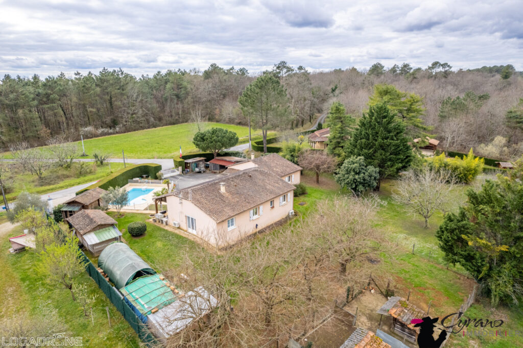 ENSEMBLE DE DEUX MAISONS DE PLAIN PIED – DÉPENDANCES ET PISC – 7 pièces – 4 chambres – 8  – 170 m²