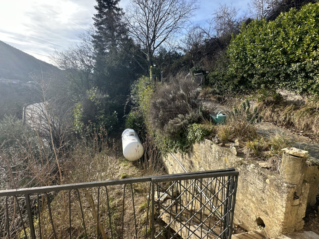 Maison individuelle de 80m2 habitables sur 935m2 de terrain  – 4 pièces – 3 chambres – NR  – 80 m²