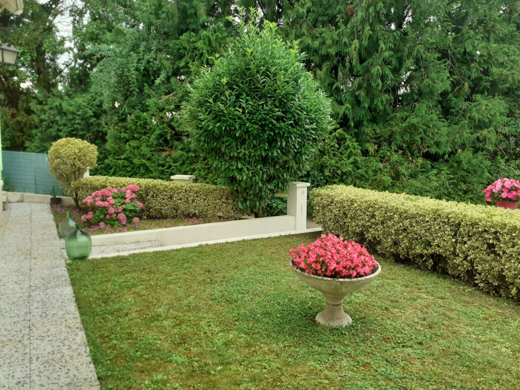 Villa style cottage anglais sise à Bellerive-sur-Allier – 6 pièces – 4 chambres – 6  – 200 m²