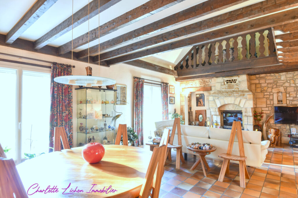 Maison en viager – Bouquet sans rente – 200 m2 habitable – 3 – 8 pièces – 4 chambres – 6  – 200 m²