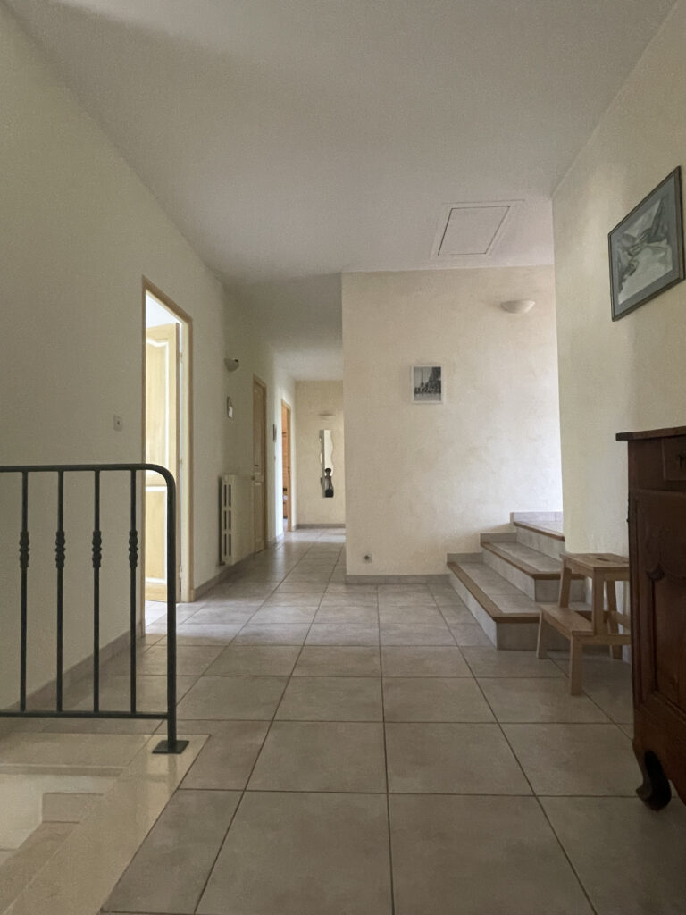 AVIGNON DEUX MAISONS SUR GRAND TERRAIN AVEC PISCINE – RENTAB – 14 pièces – 7 chambres – 4  – 415 m²