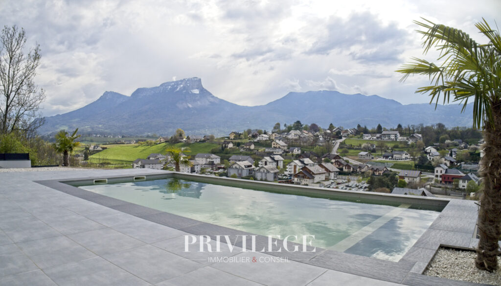 Maison contemporaine 231m2 – vue sur le Mont Granier – 5 pièces – 4 chambres – 8  – 231 m²