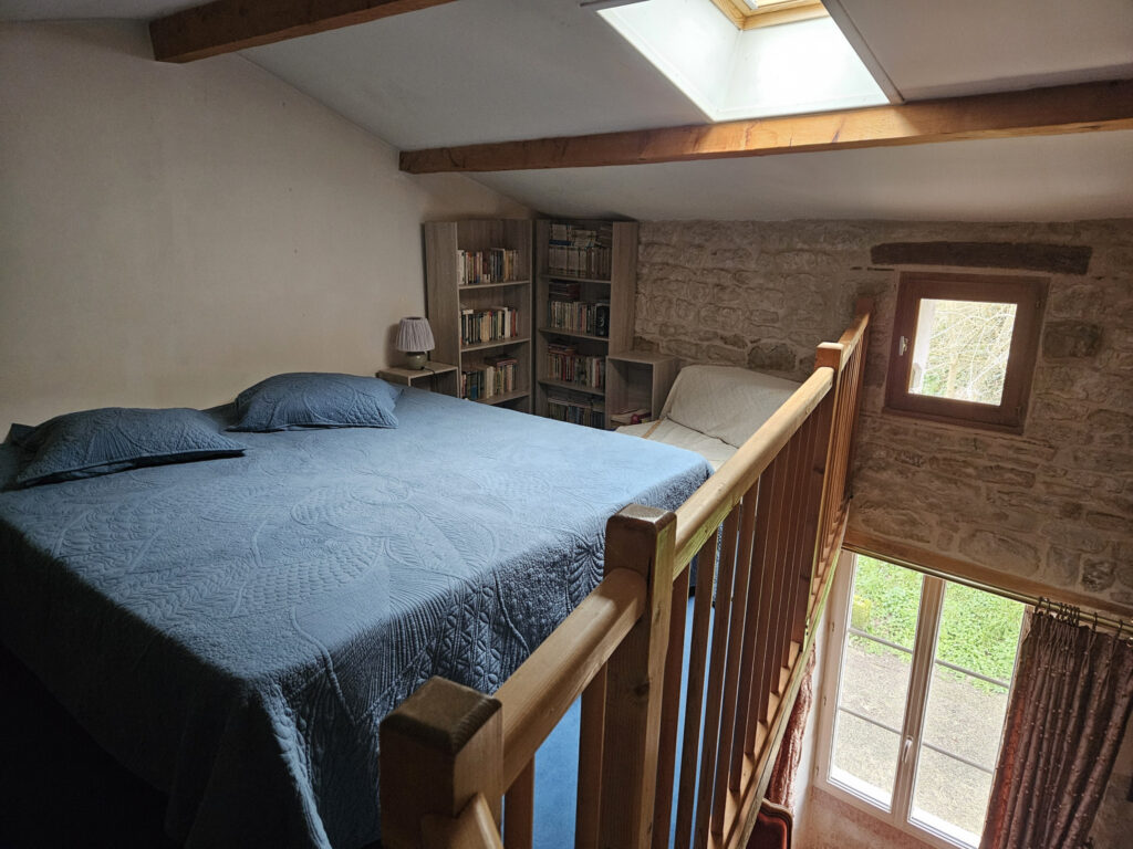 MAISON EN PIERRE LA GARETTE AU BORD DE L EAU – 3 pièces – 2 chambres – 6  – 94 m²