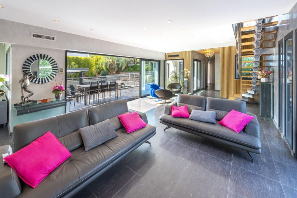 Superbe villa contemporaine aux prestations haut de gamme – 8 pièces – 4 chambres – 4  – 245 m²