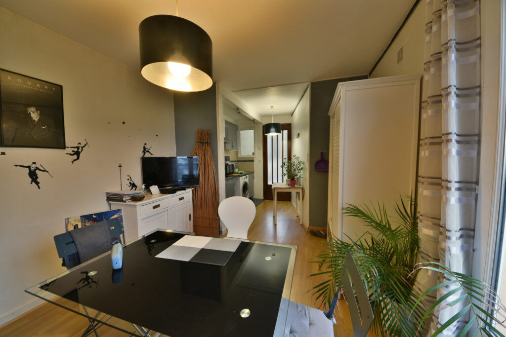 MAISON 7 PIECES – 7 pièces – 4 chambres – 6  – 167 m²