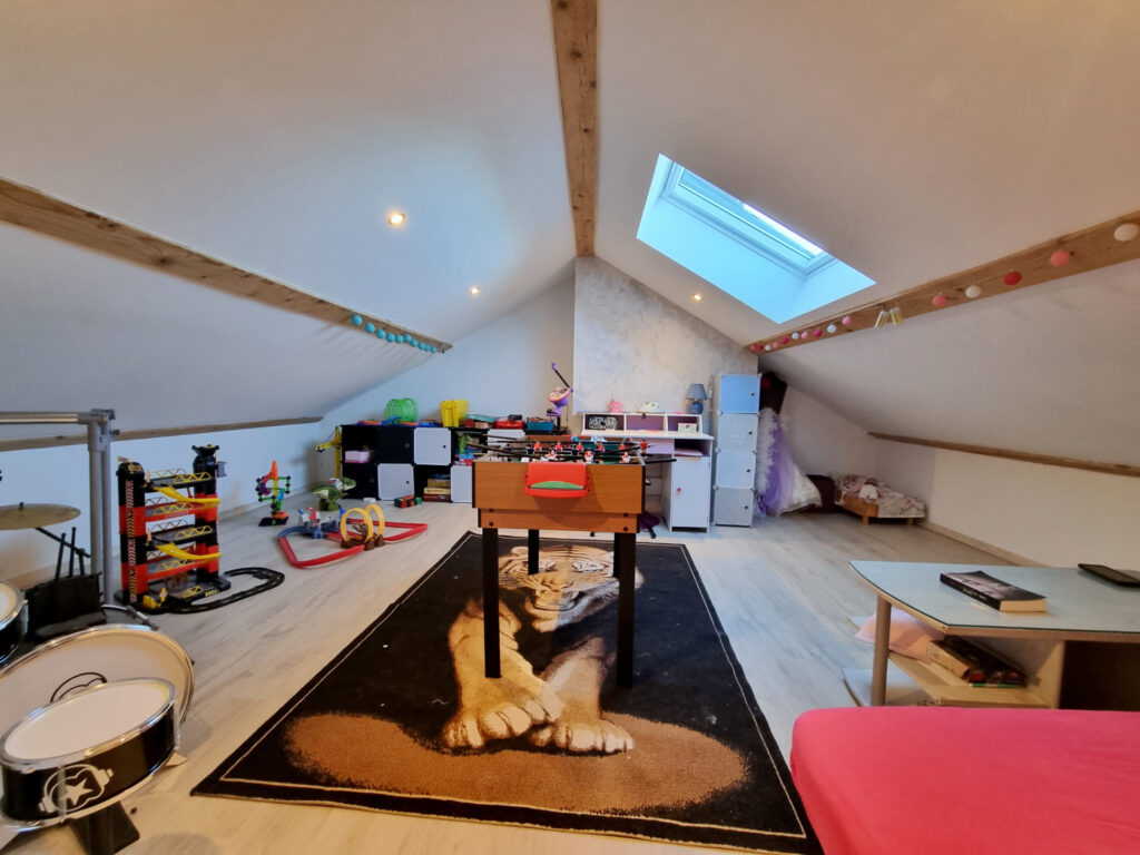 corps de ferme avec fort potentiel – 8 pièces – 6 chambres – 6  – 180 m²