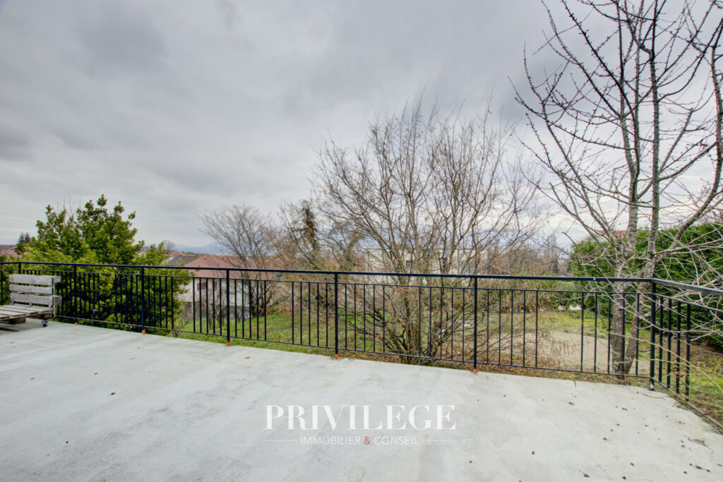 Maison 6 pièces – 145m2 – 5 pièces – 3 chambres – 8  – 145 m²