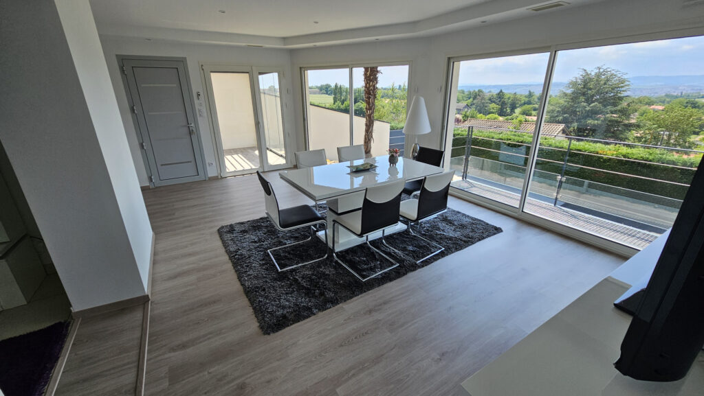 Maison sur les hauteurs de Frans – 11 pièces – 5 chambres – 2  – 323.28 m²