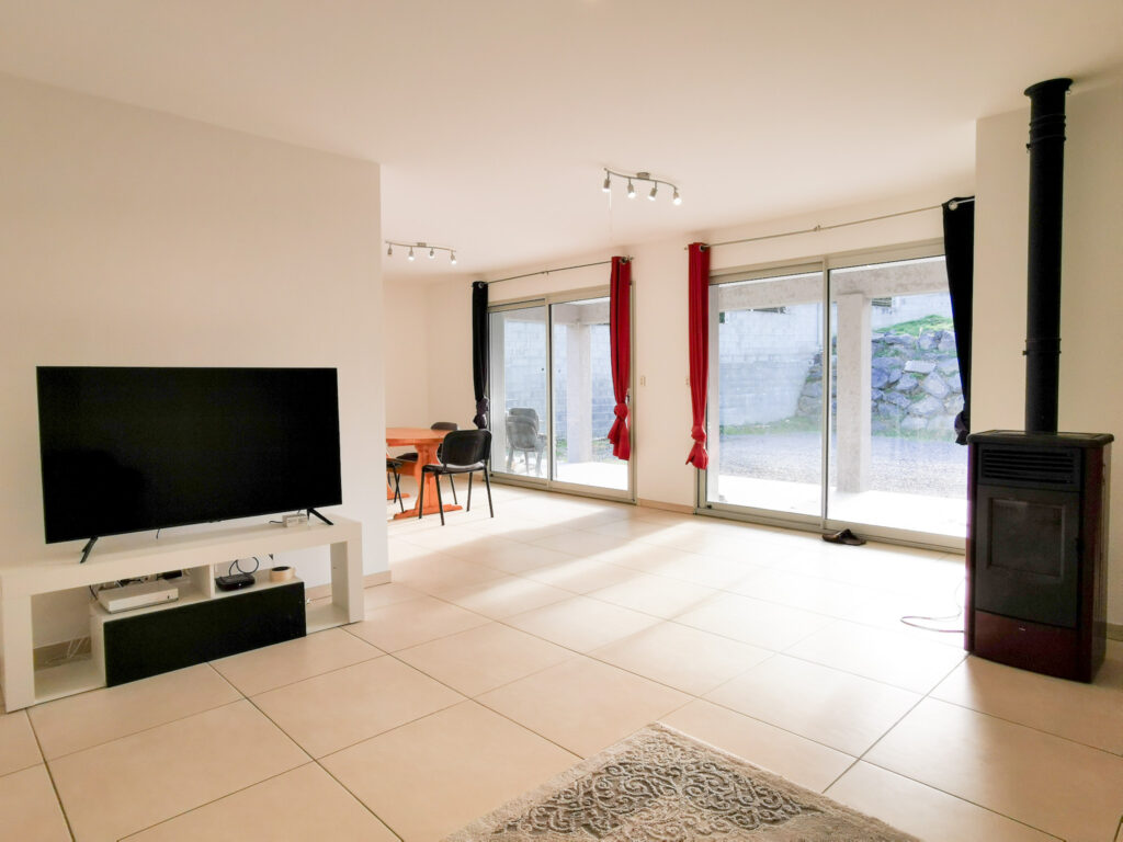 Maison individuelle de 138m2 habitables sur 2204m2 de terrai – 6 pièces – 4 chambres – NR  – 138 m²