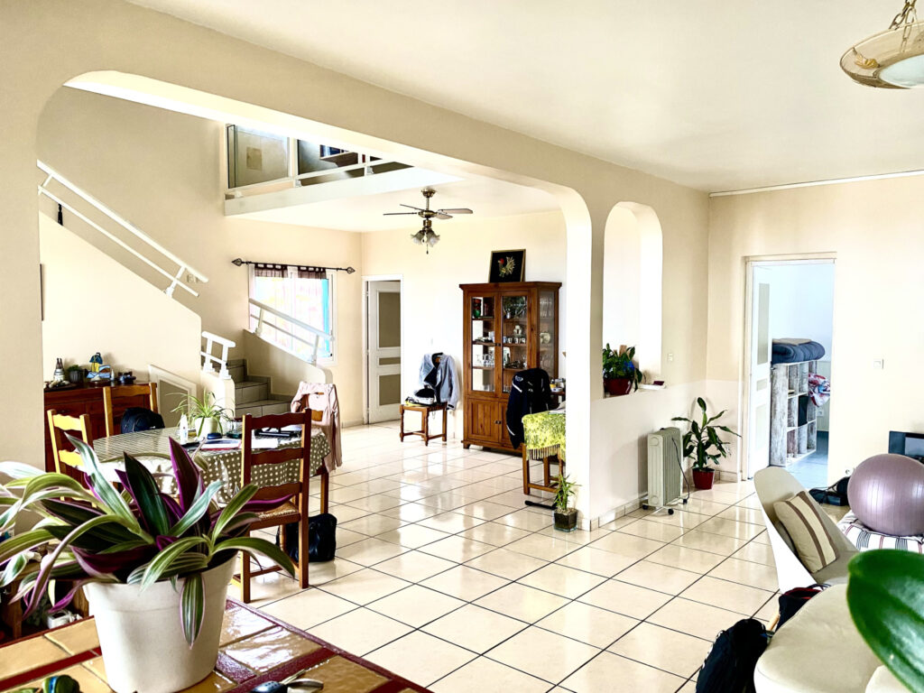 LE TAMPON Maison 6 pièces de 219 m2 – 6 pièces – 5 chambres – 6  – 219 m²