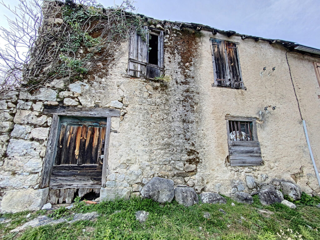 Maison Ercé 3 pièces 86 m2 – 3 pièces – 1 chambre – 6  – 86 m²