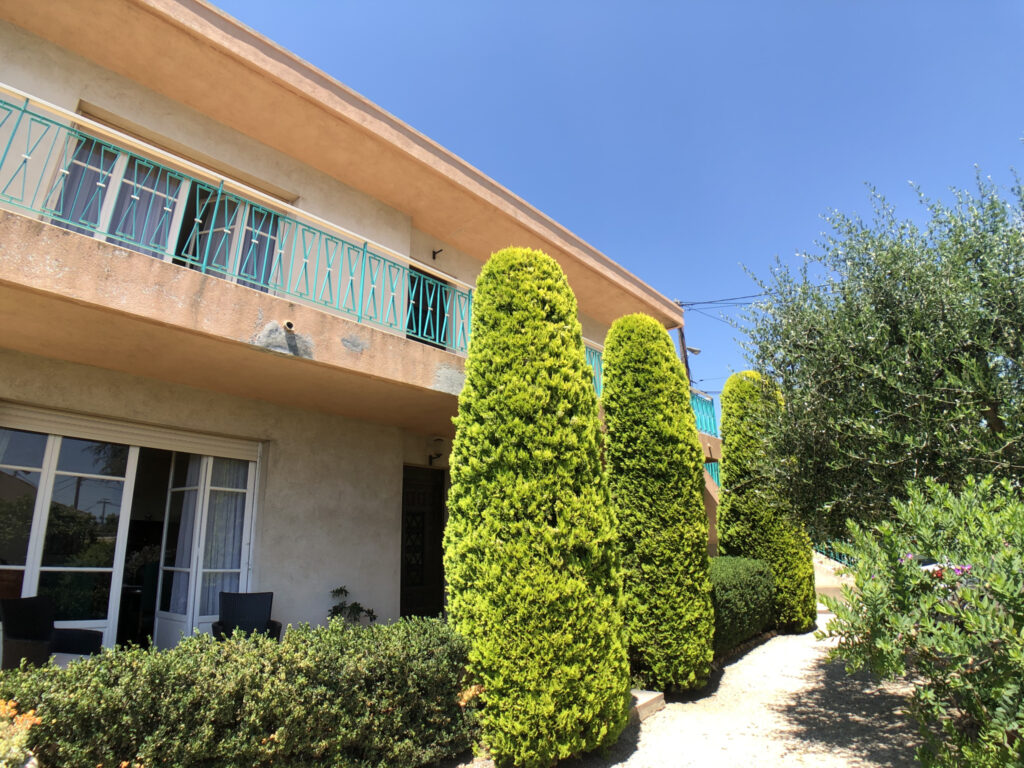 Saint Laurent du Var – Villa individuelle 6 pièces + atelier – 6 pièces – 4 chambres – NR  – 162 m²