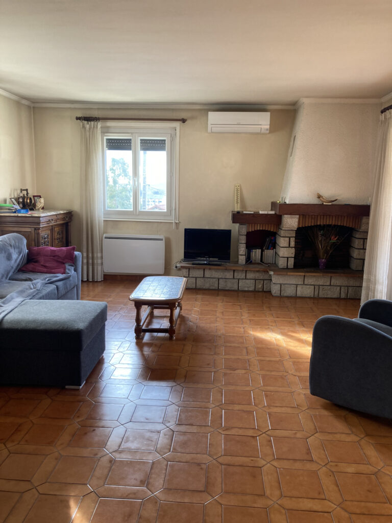 VILLA AVEC DEUX GARAGES  SUR SALAISE / SANNE  – 7 pièces – 3 chambres – 6  – 120 m²