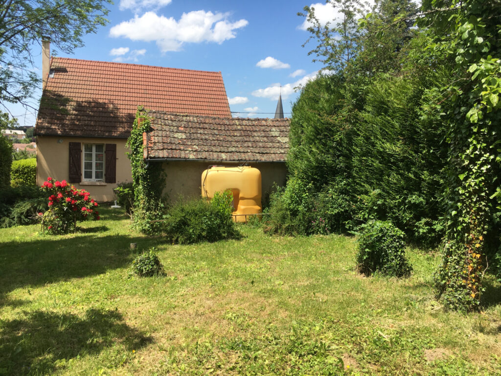 Maison sur terrain de 1251 m2 au Mayet-de-Montagne – 4 pièces – 2 chambres – 6  – 120 m²