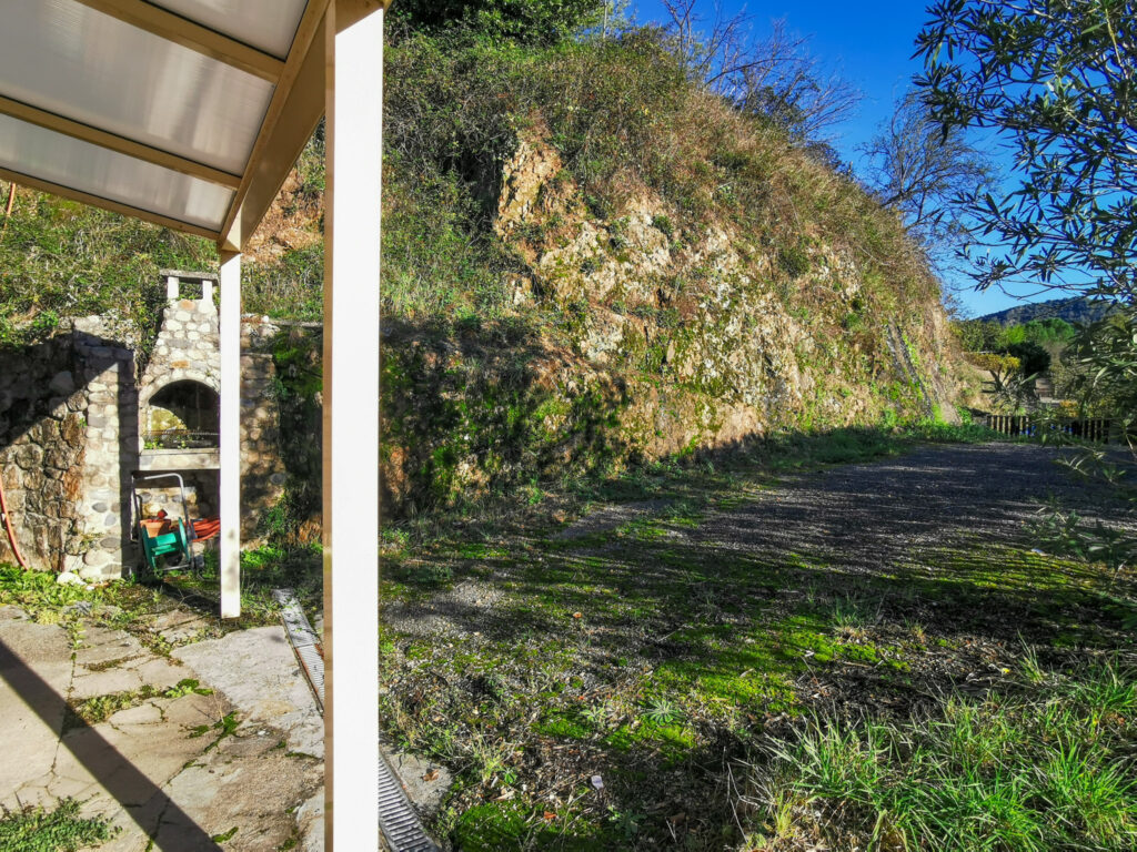 Maison de 72m2 sur 2635m2 de terrain constructible  – 4 pièces – 2 chambres – NR  – 72 m²