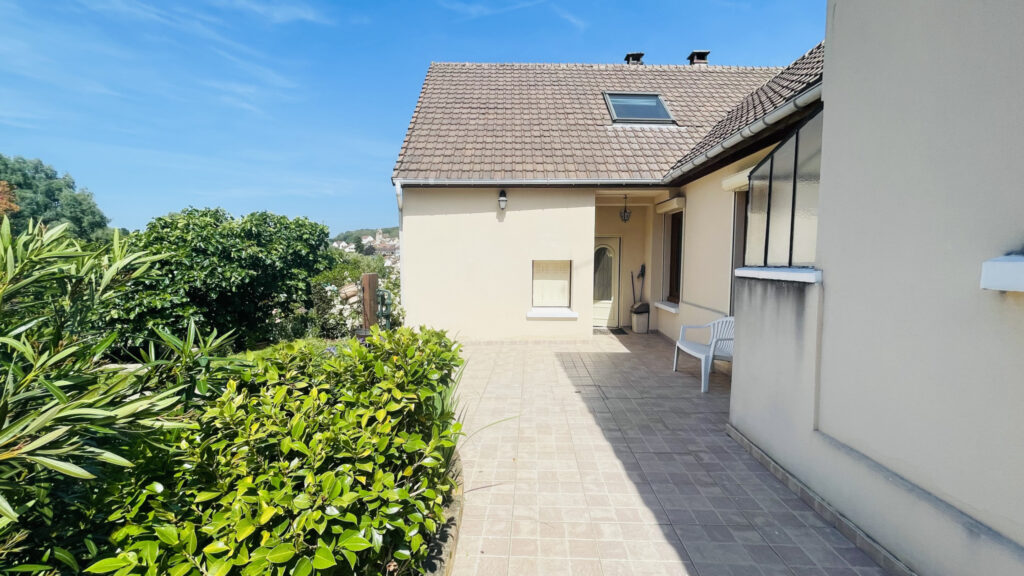 Maison plain-pied – 5 pièces – 4 chambres – NR  – 110 m²