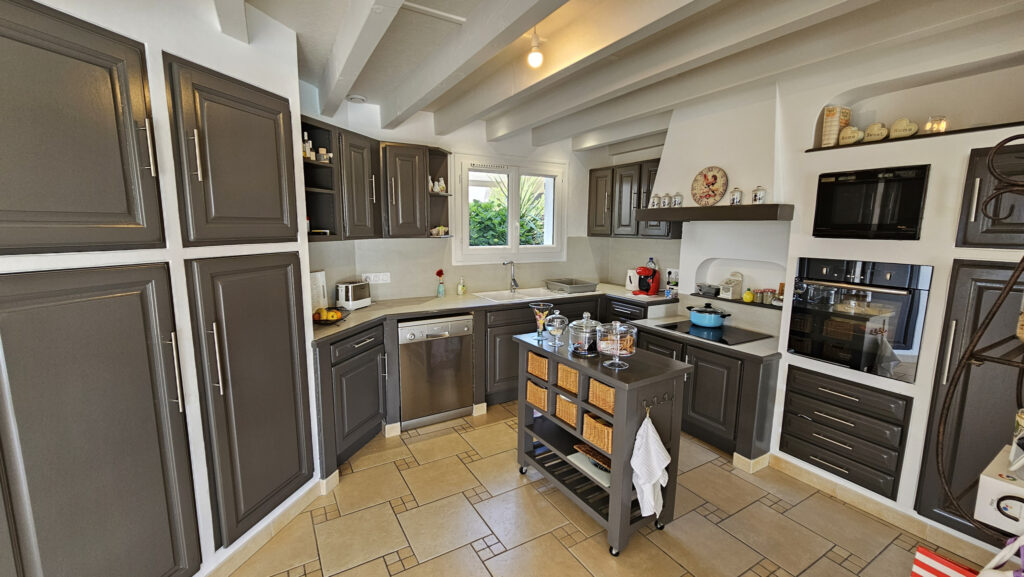 Maison sur les hauteurs de Frans – 11 pièces – 5 chambres – 2  – 323.28 m²