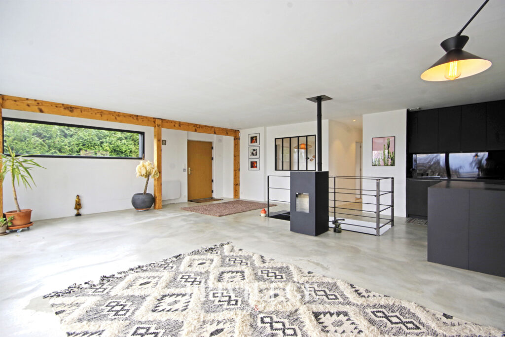 Maison 6 pièces – 145m2 – 5 pièces – 3 chambres – 8  – 145 m²