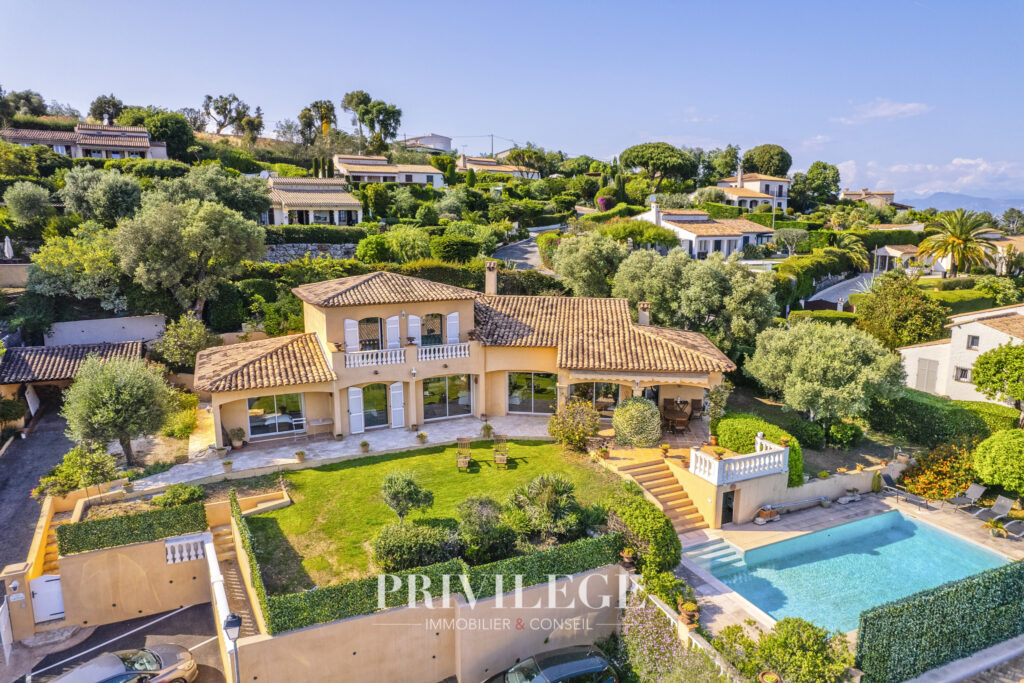 Villa 7 pièces Antibes avec piscine au calme – 7 pièces – 5 chambres – 8  – 238 m²