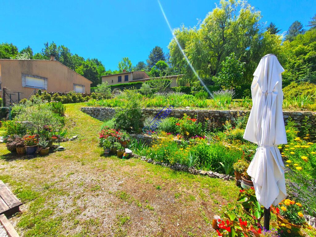 Belle Villa T6 sur terrain de 914m2 – 6 pièces – 4 chambres – 6  – 114 m²