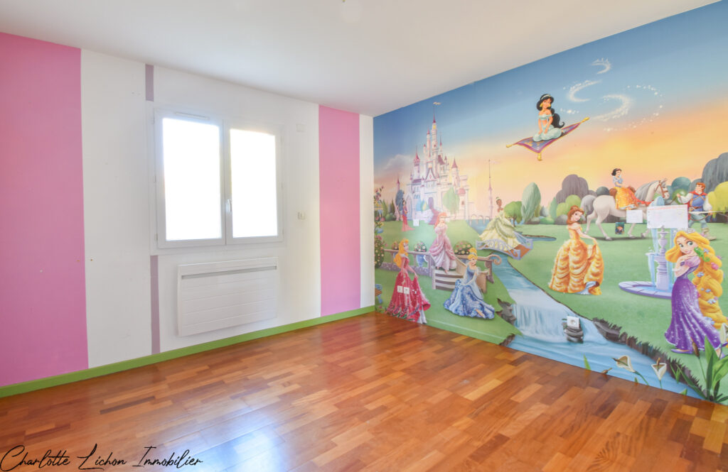 Maison de 184 m2 – 4 chambres – 2 039 m2 de terrain  – 7 pièces – 4 chambres – 6  – 184 m²