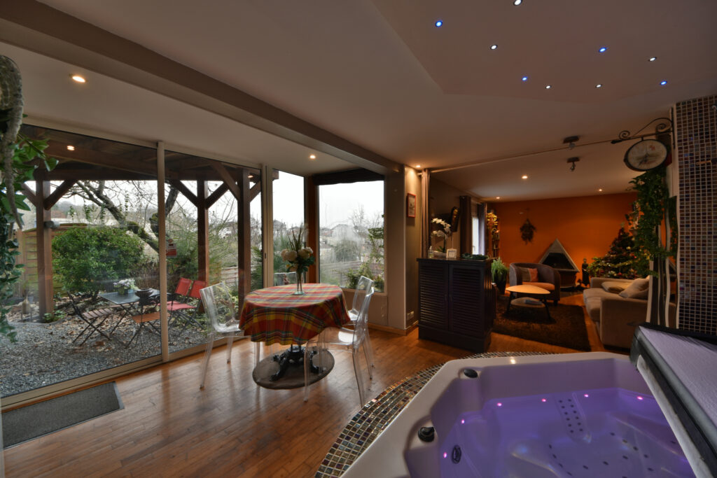 MAISON 7 PIECES – 7 pièces – 4 chambres – 6  – 167 m²