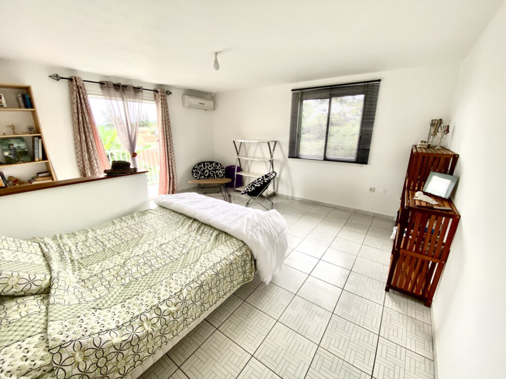 LE TAMPON Maison 6 pièces de 219 m2 – 6 pièces – 5 chambres – 6  – 219 m²