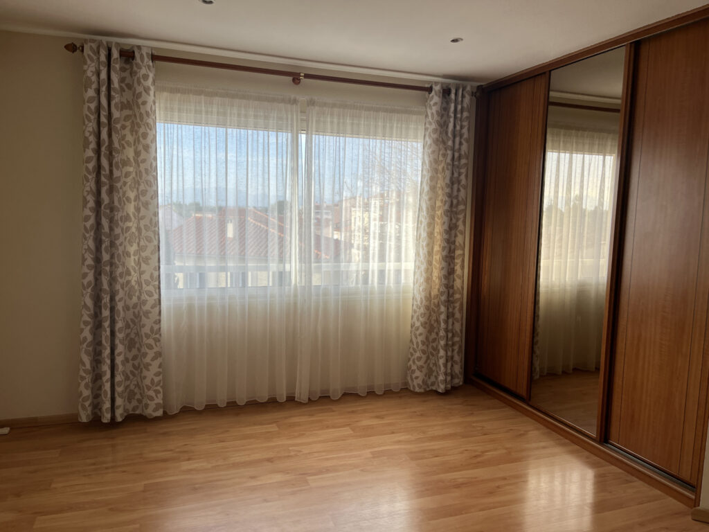 APPARTEMENT F4 + TERRASSE et PARKINGS – 4 pièces – 3 chambres – 8  – 108 m²