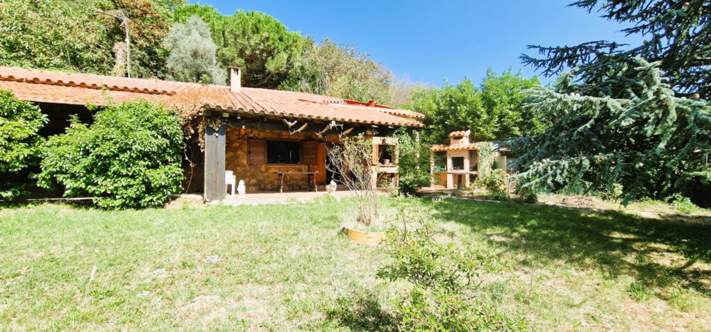 COUSTOUGES – MAISON DE PLAIN-PIED AVEC DEPENDANCE  – 4 pièces – 3 chambres – 6  – 75 m²