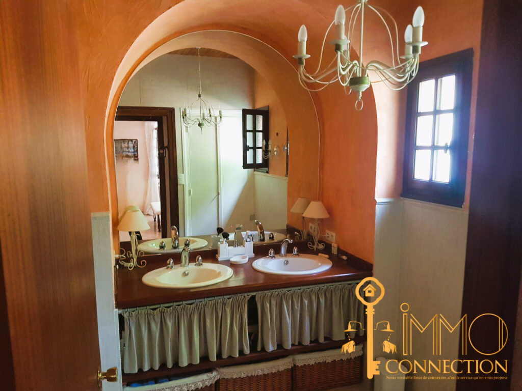 Ensemble immobilier de 200 m2 habitables – 6 pièces – 5 chambres – 6  – 200 m²